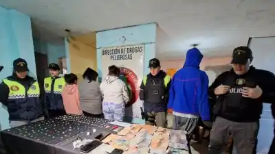 Vecinos alertaron y la policía desbarató un búnker narco en Lules: hallaron cocaína, dinero y detuvieron a cuatro sospechosos