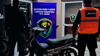 Un hombre en estado de ebriedad dejó su moto al cuidado de una vecina y nunca volvió: lo que la Policía encontró