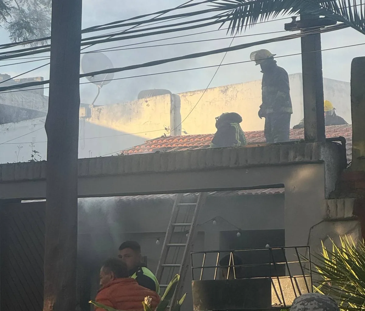 Bomberos Voluntarios de Yerba Buena controlaron un incendio en una vivienda