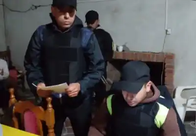 Allanaron dos casas en Alberdi y lo que encontraron los investigadores los dejó helados
