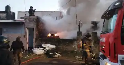 Las llamas devoraron su casa en minutos: el insólito motivo que lo cambió todo