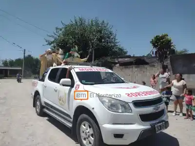Los Reyes Magos recorren los barrios de Monteros
