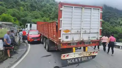 Choque en El Indio involucró a un camión, una camioneta y un automóvil