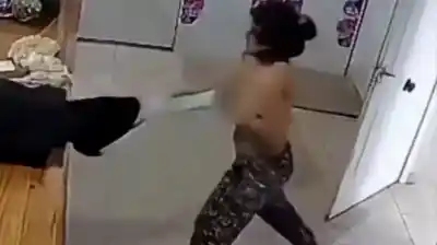 Una mujer quedó semidesnuda tras forcejear con la dueña de un local en un insólito intento de robo en Santa Fe