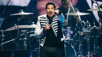 Lionel Richie sufrió una descompensación en pleno show y tuvo que ser hospitalizado de urgencia