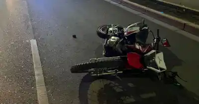 Embistió a un motociclista en Maipú y el impacto le costó la vida