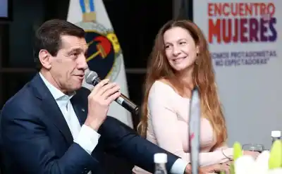 El gobernador Sadir y una científica del CONICET: lo que pasó en el Cabildo que nadie esperaba