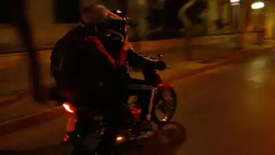 Volvían de hacer compras y un motochorro le puso una pistola en la sien a su hijo de 15 años