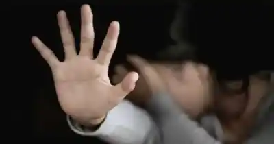 Condenaron a una docente y a su pareja por abusar de la hija de él: la escalofriante historia