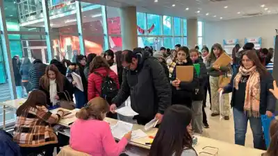 El gobernador Suárez celebró el interés docente en el concurso de cargos directivos y prorrogó la inscripción