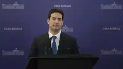 Vuelven las conferencias de prensa semanales: el plan del Gobierno para reordenar la comunicación tras el caso Adorni