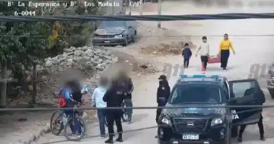 Los agarraron con los vasos en la mano: el video que delató a los infractores