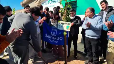 Vecinos y estudiantes pintaron un mural y limpiaron basurales en Campo Contreras: ¿qué más pasó?