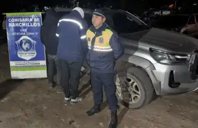 Iban alcoholizados, hacían maniobras temerarias y escondían un arma: el insólito final en una comisaría de Tucumán