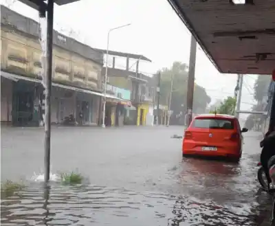 Tucumán se inunda: las fuertes lluvias dejan calles anegadas