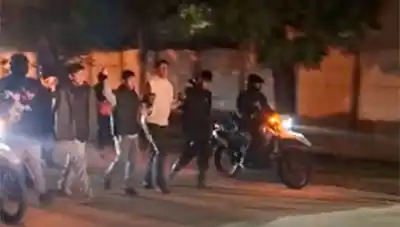 VIDEO | Batalla campal en El Vinalar: corridas, ladrillazos y más de 15 demorados