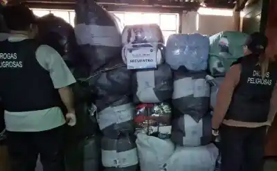 Viajaban a Buenos Aires con 31 bultos de mercadería sin papeles: lo que pasó en un control sorprendió a todos