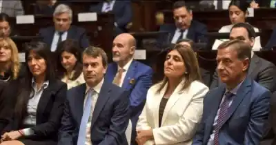Renunció Adorni y desde Mendoza ya le apuntan: “tardía pero acertada”