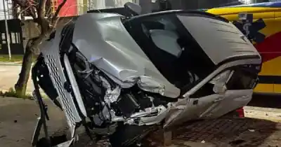 Se estrelló contra un poste en Godoy Cruz: la madrugada que terminó en impacto
