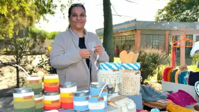 Así vivió La Banda la previa al partido de Argentina: feria, figuritas y una réplica de la Copa