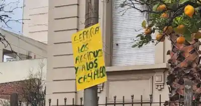 Apareció un cartel en Jujuy que tiene a todos intrigados: “Separó los residuos y a los casi algo”