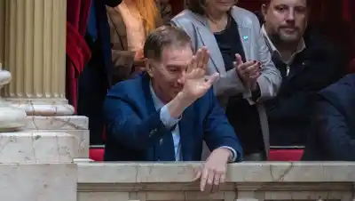 Milei mueve las fichas: Santilli asume como jefe de Gabinete tras la salida de Adorni