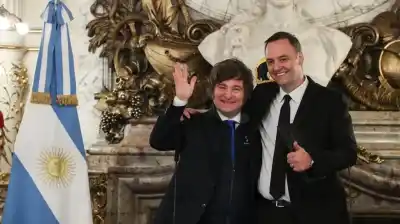 Milei confirmó su respaldo a Adorni: “Sigo confiando en su inocencia” tras la llegada de Santilli