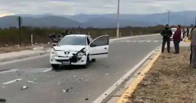 Un caballo suelto cruzó la avenida y el caos se apoderó de Salta
