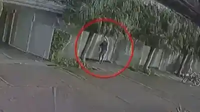 Irrumpió en un hotel alojamiento, encontró a su esposa con otro y le disparó: las cámaras captaron todo