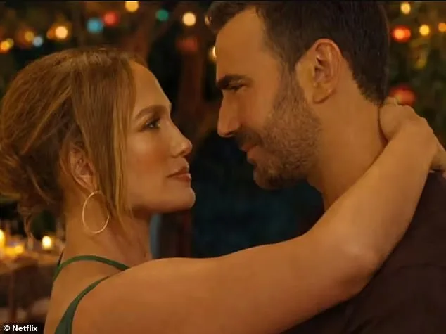 Jennifer Lopez en Office Romance