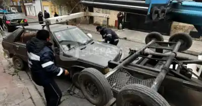 Lo que pasó en Villa Chartas cuando un conductor dejó su auto atravesado en plena calle