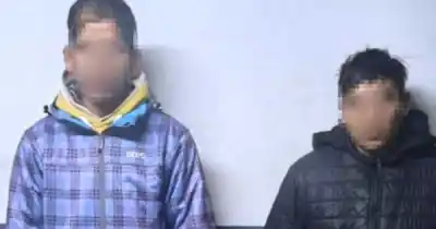 Corrían por la calle y lo que tiraron al suelo desató un operativo