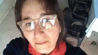 Hallaron sin vida a una bombera en el patio de su casa: investigan un doble drama familiar