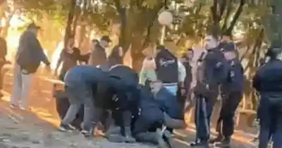 Golpe mortal en una cancha: detuvieron a dos por la brutal agresión al policía en Carcarañá