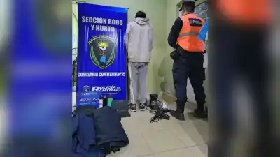 Robó una casa en el barrio Textil y repartió el botín entre vecinos: lo atraparon con dos camperas puestas