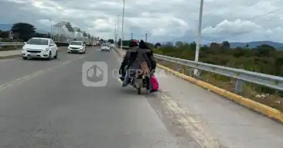 Alerta en Salta: la increíble imagen de cuatro personas en una sola moto que indignó a los vecinos