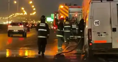Una furgoneta de la EPE se incendió en Circunvalación y el tránsito es un caos: lo que pocos saben