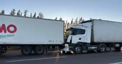 Chocaron dos camiones en la Ruta 7 y el insólito motivo del accidente dejó a todos helados