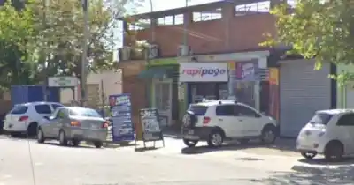 Rompió una vidriera y robó lo menos pensado: una cama para perros