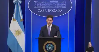Arranca una nueva era en la comunicación oficial: Adrián Ravier da su primera conferencia como vocero presidencial