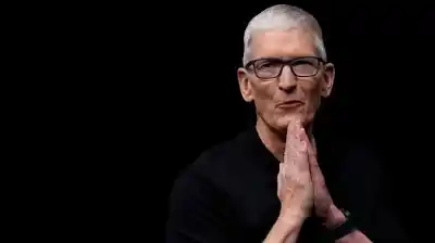 El dardo de un senador de EEUU contra Tim Cook: “Es la codicia corporativa”