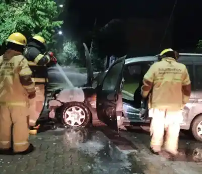 Susto en el Barrio Modelo de Monteros por un Incendio Vehícular