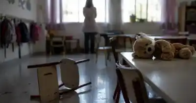 Una maestra vio llorar a su alumna y desenmascaró al colega que todos creían inocente