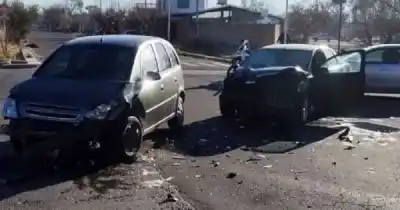 Un fuerte choque frente a la Terminal de San Rafael dejó a un acompañante hospitalizado