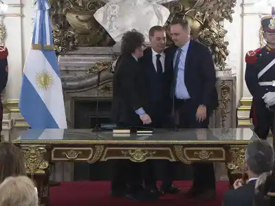 En plena investigación a Adorni, Santilli juró como nuevo Jefe de Gabinete