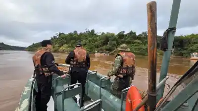 Apareció una nota en inglés entre sus pertenencias: la pista que desconcierta en la búsqueda del turista en Iguazú