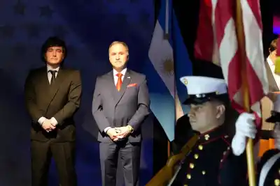 Milei despeja dudas: asistió a la celebración del 4 de Julio en la Embajada de EE.UU. y dejó en vilo su viaje a Washington