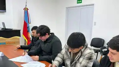 Firmaron un convenio clave y cuatro alumnos harán prácticas en la Dirección de Policía Minera