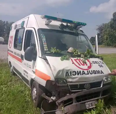 Accidente en la Ruta 307: Ambulancia del 107 colisionó con un camión