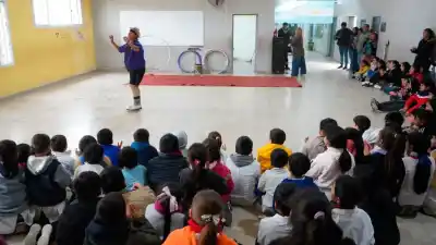 El circo llegó a la escuela: una experiencia que transformó la jornada de los alumnos